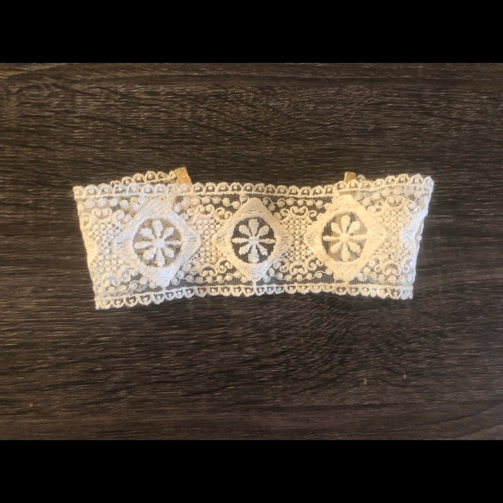 Cream Colored Lace Choker